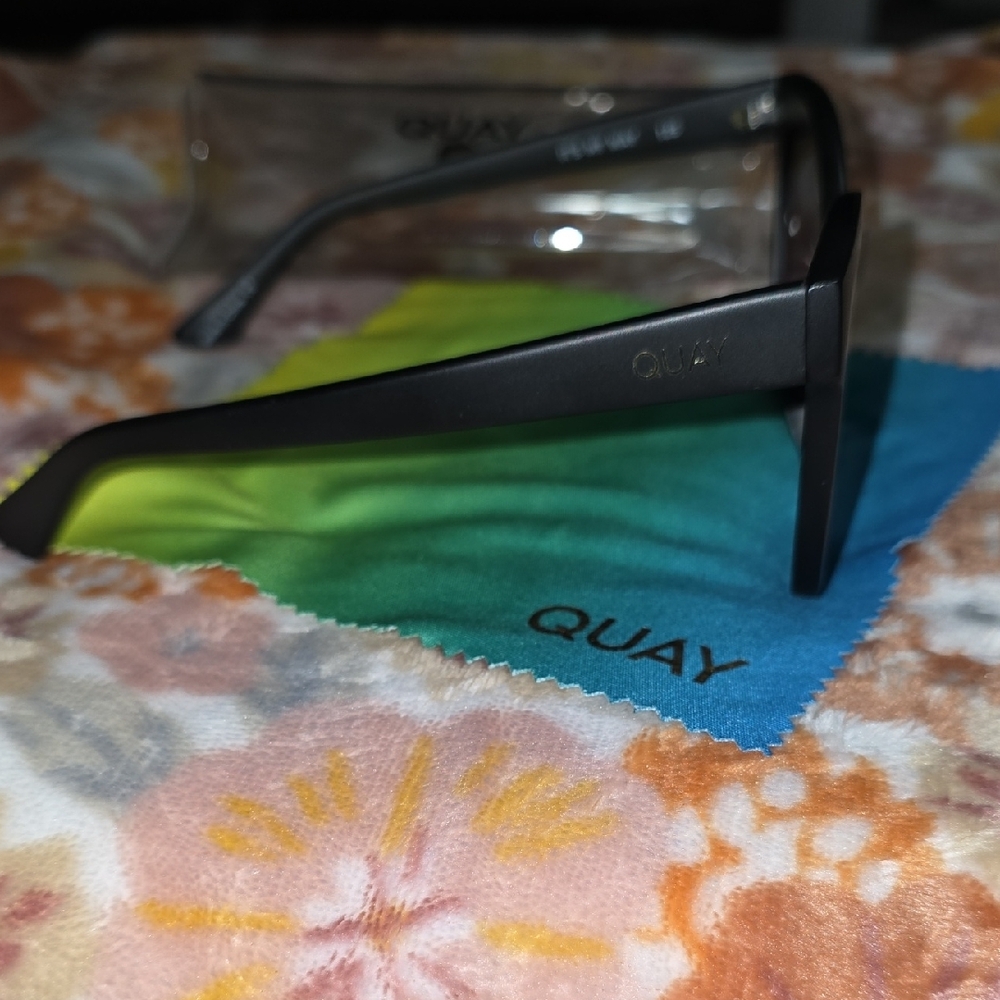 Quay Australia Black and Purple Sunglasses - Picture 6 of 7